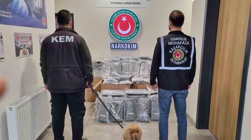 G&uuml;mr&uuml;kler Muhafaza ekipleri piyasa değeri 378 milyon olan 420 kilo uyuşturucu madde yakaladı