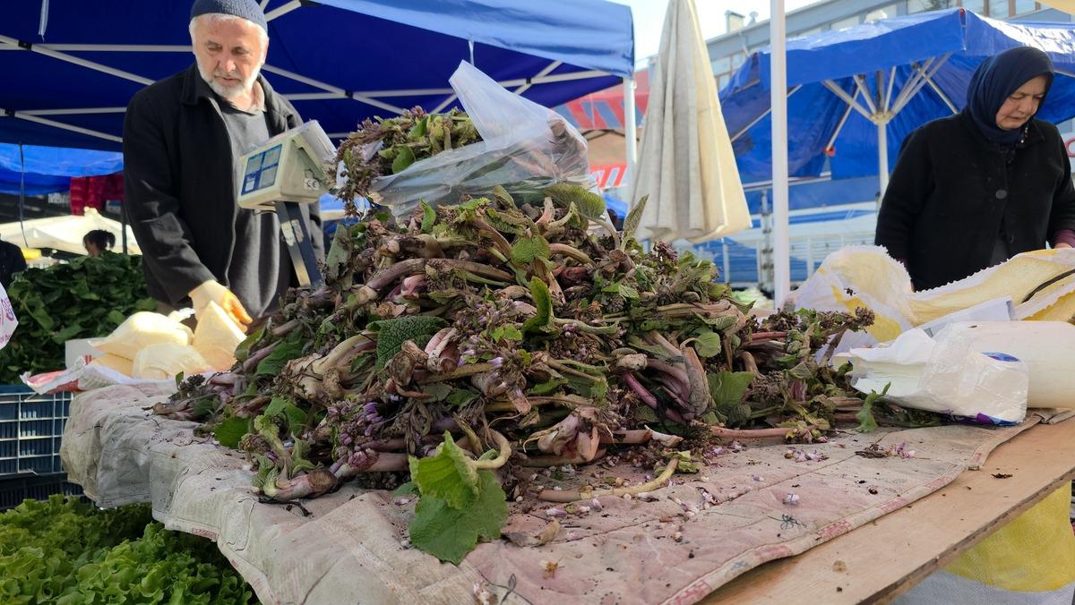 Mayısın 15 ine kadar &ccedil;ıkıyor  Bir pazarda 1 tona kadar satılıyor  1