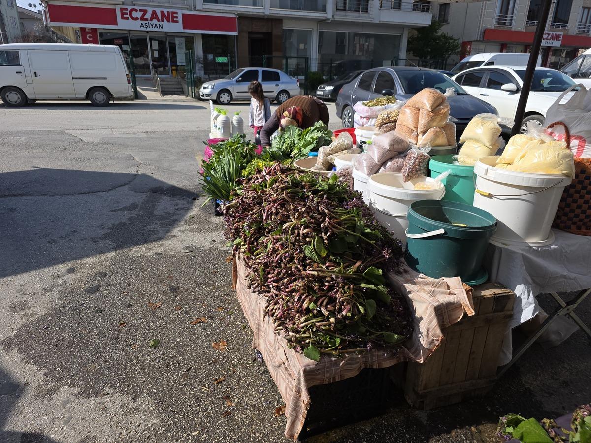 Mayısın 15 ine kadar &ccedil;ıkıyor  Bir pazarda 1 tona kadar satılıyor  4