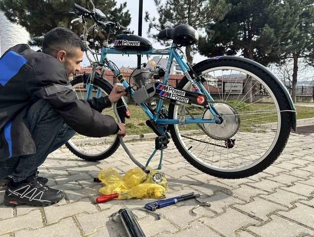 İkinci el bisiklet satın aldı, topladığı malzemelerle mobilete &ccedil;evirdi 6