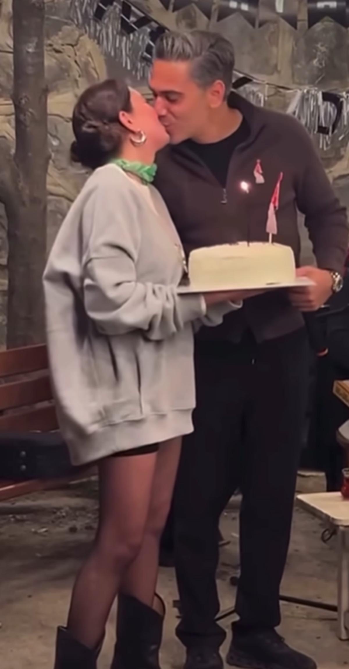 Kadir Doğulu Neslihan Atagül ü öpücüklere boğdu: Biz sevişmeye başladık 3