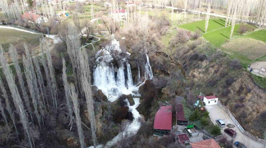 Bol yağışlar Sızır Şelalesi'ni de coşturdu