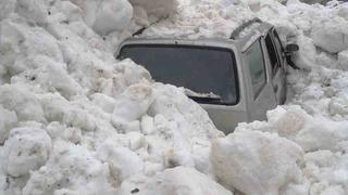 Çığ altında kalmaktan son anda kurtuldular