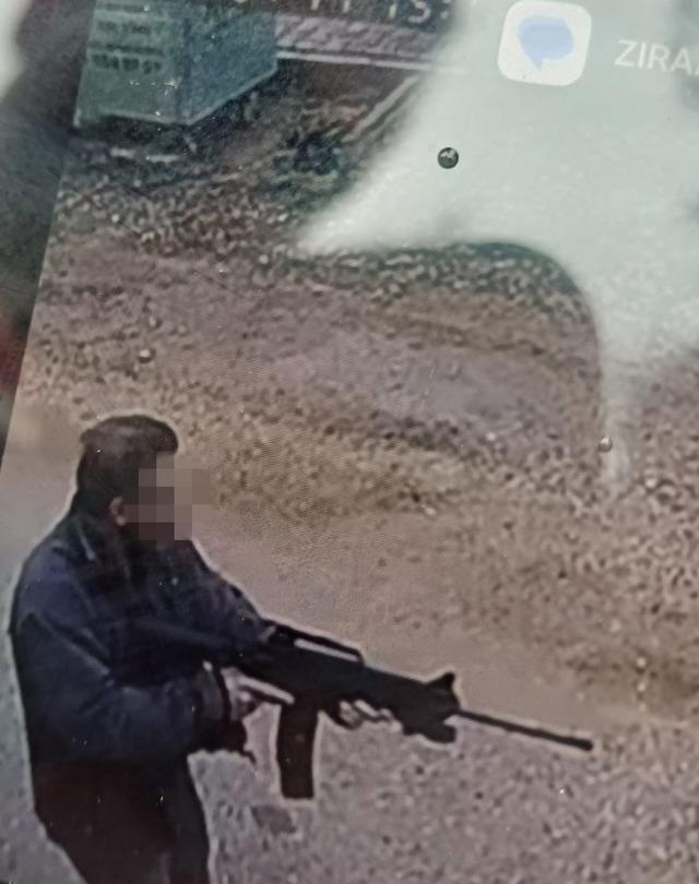 Kavga eden sokak k&ouml;peklerine ateş etti! Bir k&ouml;pek &ouml;ld&uuml; 7