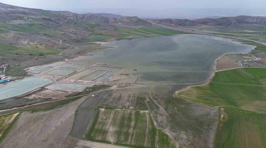 G&ouml;&ccedil;men kuşların uğrak mekanı, son yağışlarla doldu taştı