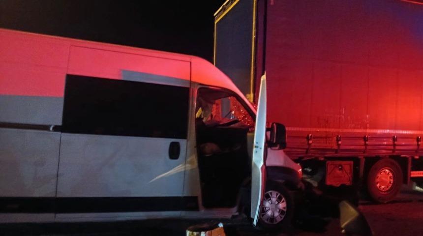 Edirne&rsquo;de panelvan tıra &ccedil;arptı: 1 &ouml;l&uuml;, 1 yaralı