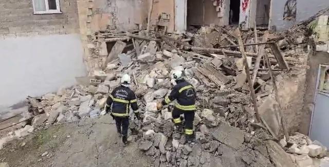 Gaziantep&rsquo;te yoğun yağış sonrası kerpi&ccedil; bina &ccedil;&ouml;kt&uuml;: 2 yaralı 1