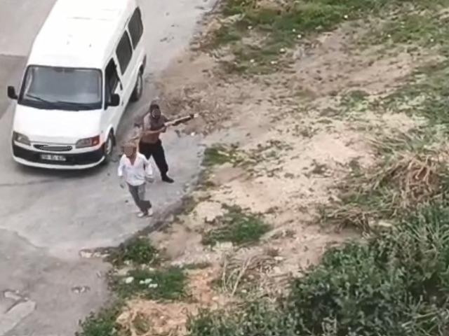 D&uuml;n taşlı, bug&uuml;n silahlı saldırı! Mersin'de 6 g&ouml;zaltı