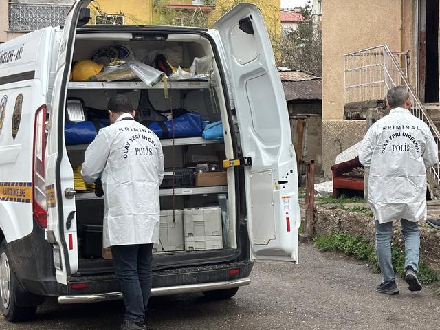 Boşanma aşamasındaki eşini bı&ccedil;akla yaraladı
