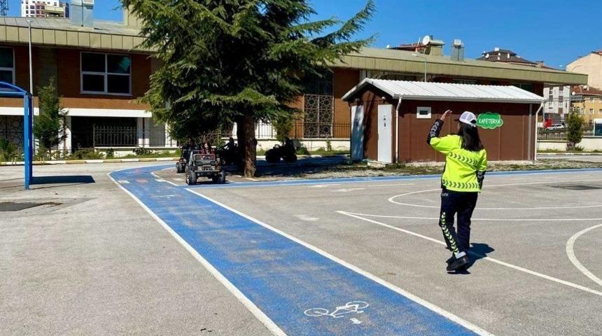 Bilecik&rsquo;te &ouml;ğrencilere trafik eğitimi