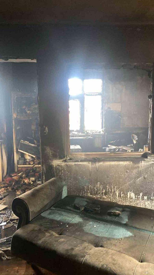 İki katlı evin mutfağında &ccedil;ıkan yangın paniğe neden oldu 1