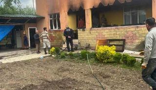 İki katlı evin mutfağında &ccedil;ıkan yangın paniğe neden oldu