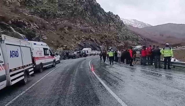 Tatvan&rsquo;da beton mikseri dereye u&ccedil;tu 2