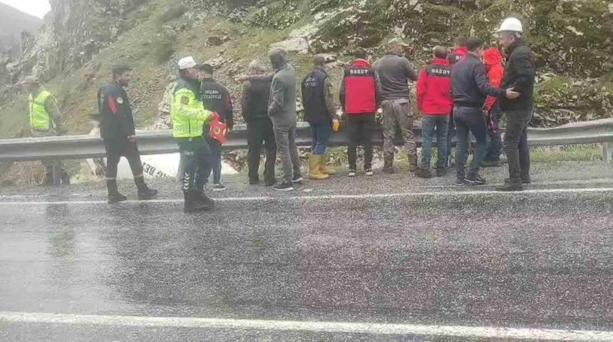 Tatvan&rsquo;da beton mikseri dereye u&ccedil;tu