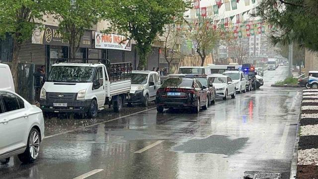 Diyarbakır&rsquo;da esnaf arasında silahlı kavga: 3 yaralı 3