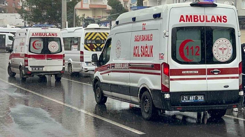 Diyarbakır&rsquo;da esnaf arasında silahlı kavga: 3 yaralı