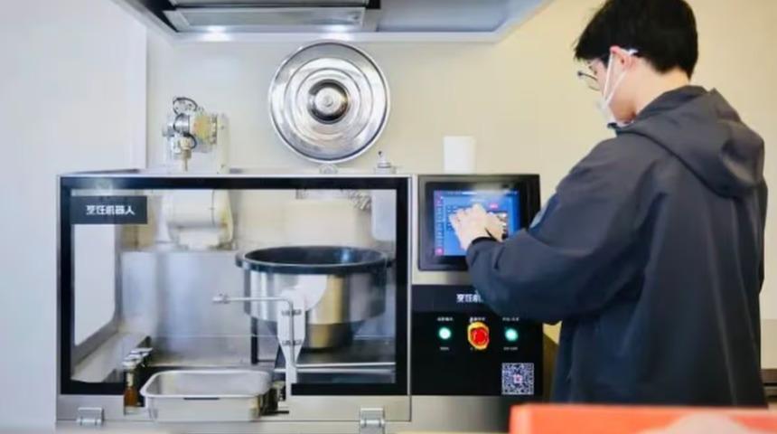 Yemek se&ccedil;me derdine son! Bu restoranda yapay zek&acirc; ne yiyeceğinize karar veriyor