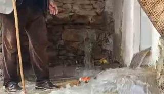 Bah&ccedil;esaray&rsquo;da dağlarda kar, mahallede sel