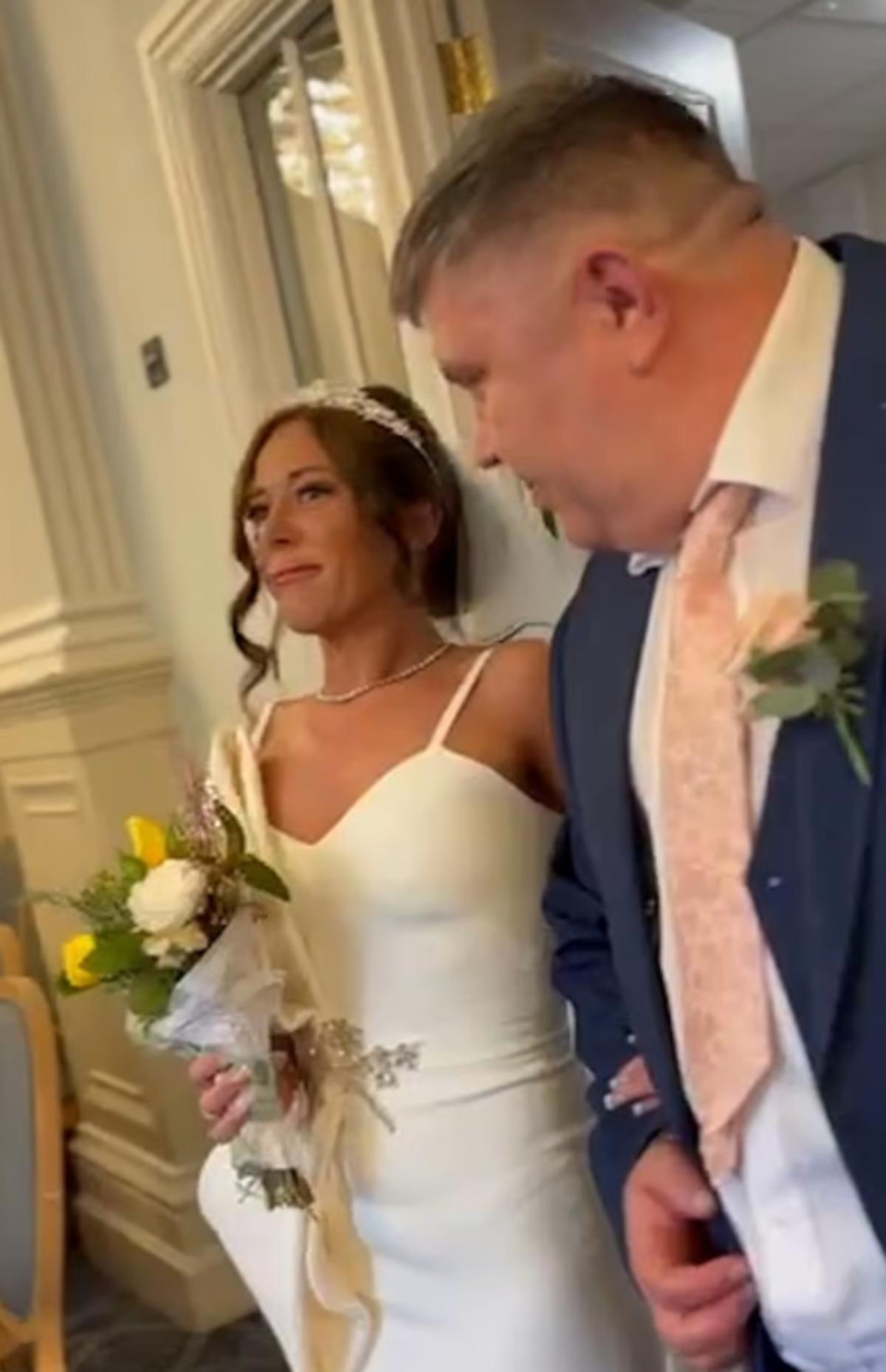 En g&uuml;zel g&uuml;n&uuml;n&uuml; kabusa &ccedil;evirdi! Gelinin başından aşağı d&ouml;kt&uuml; 2