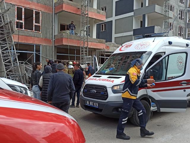 Ankara'da inşaat iskelesi &ccedil;&ouml;kt&uuml;! 1'i ağır 3 iş&ccedil;i yaralandı