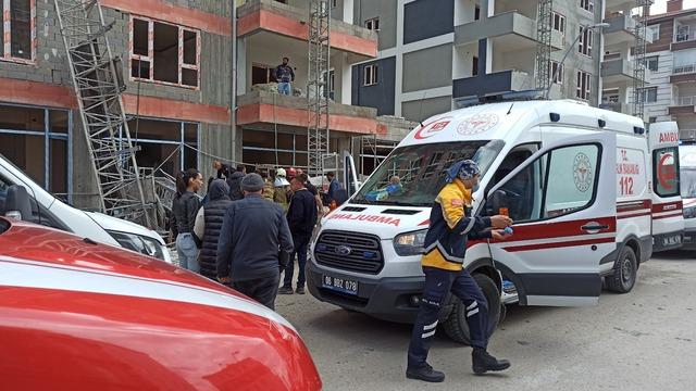 Ankara'da inşaat iskelesi çöktü! 1'i ağır 3 işçi yaralandı
