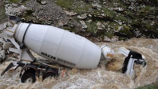 Bitlis'te beton mikseri dereye düştü, sürücüsü ise kayıp
