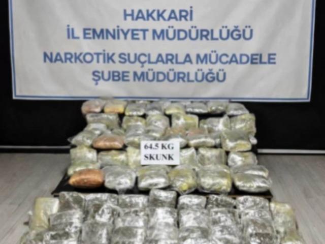 Hakkari&rsquo;de 64,5 kilogram skunk ele ge&ccedil;irildi