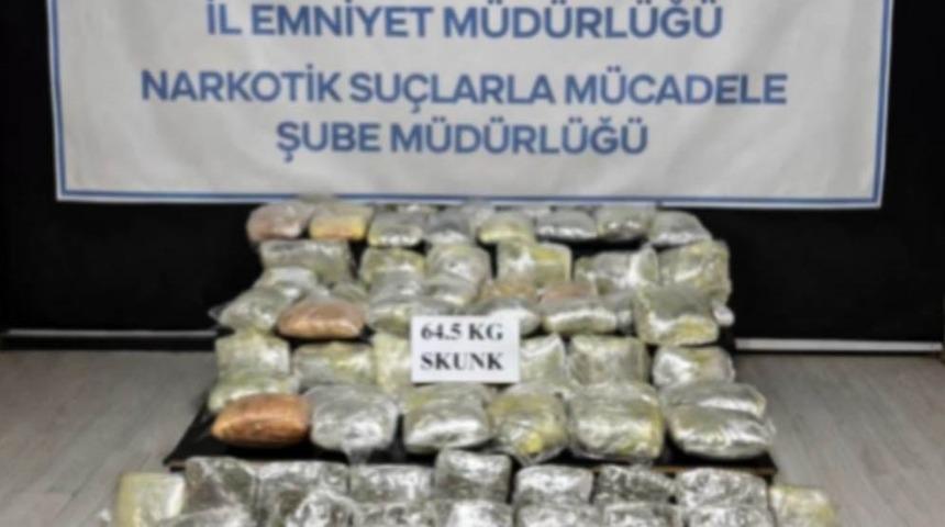 Hakkari&rsquo;de 64,5 kilogram skunk ele ge&ccedil;irildi