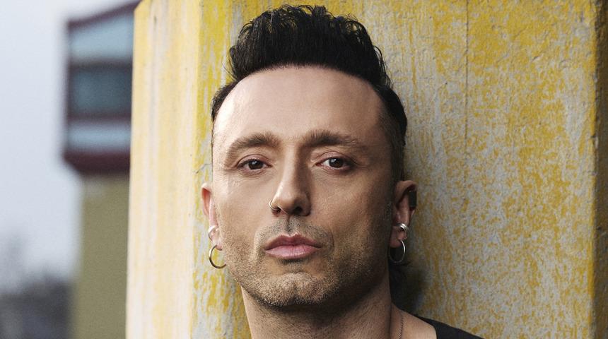 Mabel Matiz'in 'Dağılıyorum Olaysız' şarkısı yayınlandı