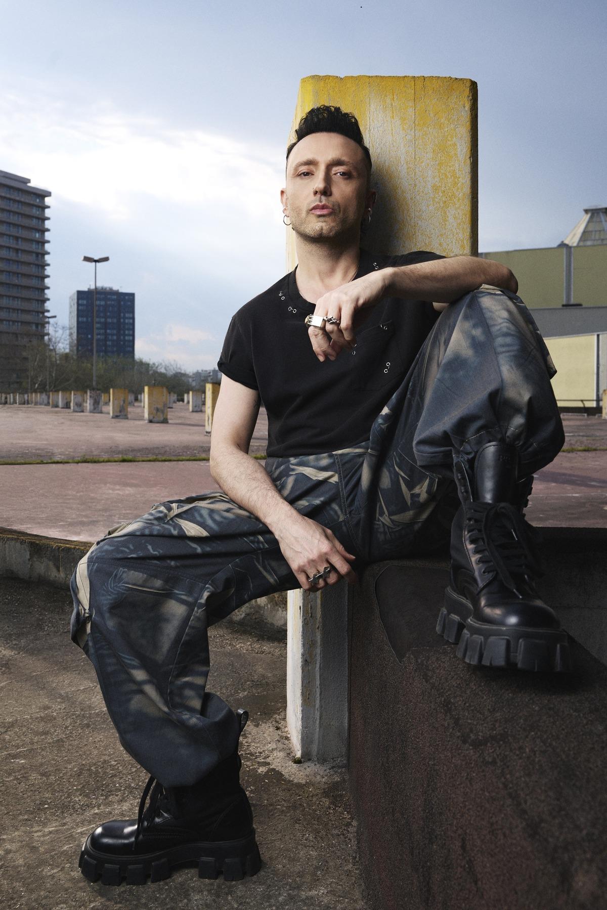 Mabel Matiz in  Dağılıyorum Olaysız  şarkısı yayınlandı 1