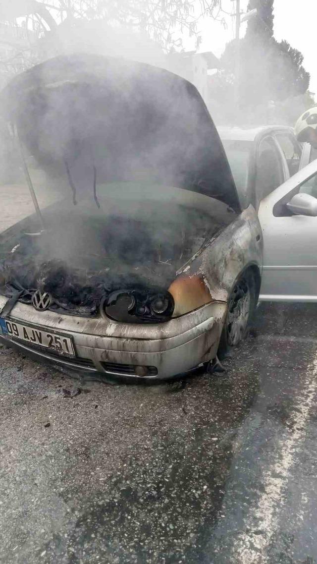 Seyir halindeki otomobil alev aldı 4