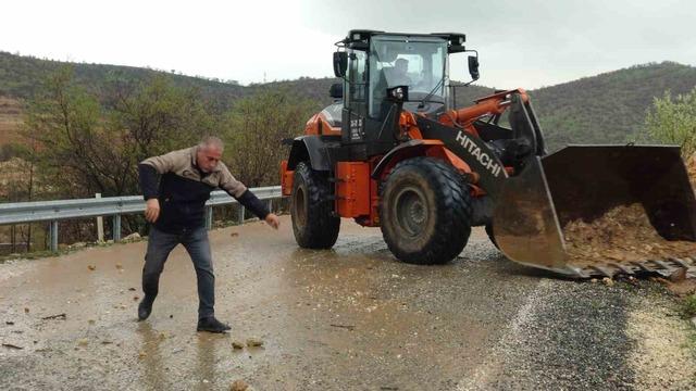 Gerc&uuml;ş&rsquo;te sağanak yağış sel getirdi 3