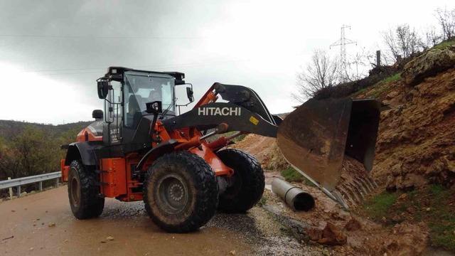 Gerc&uuml;ş&rsquo;te sağanak yağış sel getirdi 2