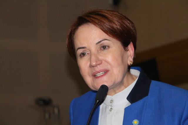 Meral Akşener gözyaşlarını tutamadı