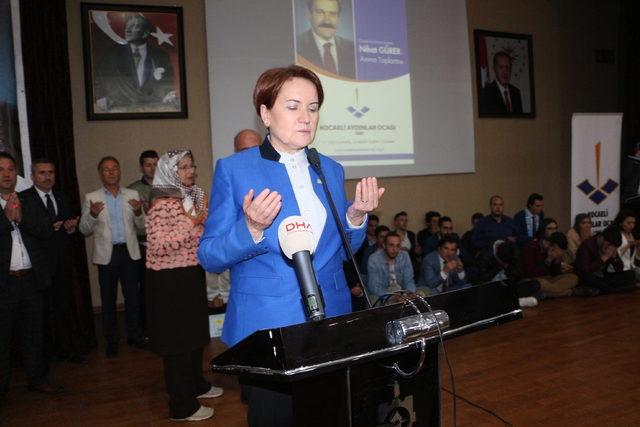 Meral Akşener gözyaşlarını tutamadı