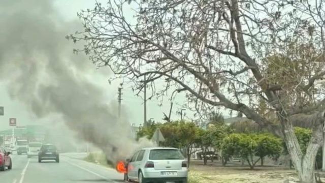 Aydın'da seyir halindeki otomobil alev aldı: İtfaiye müdahale etti