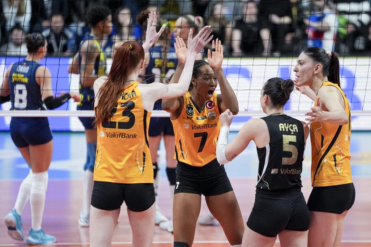 Fenerbah&ccedil;e ye final şoku! Vakıfbank bir kez daha şampiyon 1