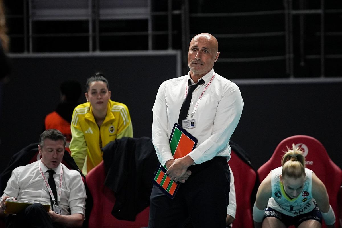 Fenerbah&ccedil;e ye final şoku! Vakıfbank bir kez daha şampiyon 3