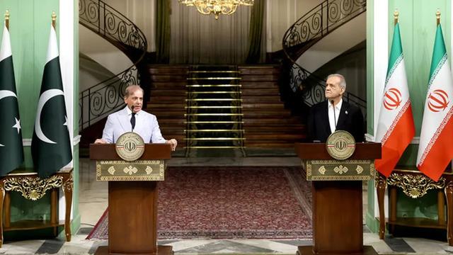 Pakistan Başbakanı Şerif, İran Cumhurbaşkanı Pezeşkiyan ile telefonda görüştü