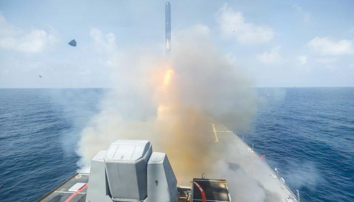 A&ccedil;ıklamayı Trump yaptı: ABD, İran gemisini vurdu