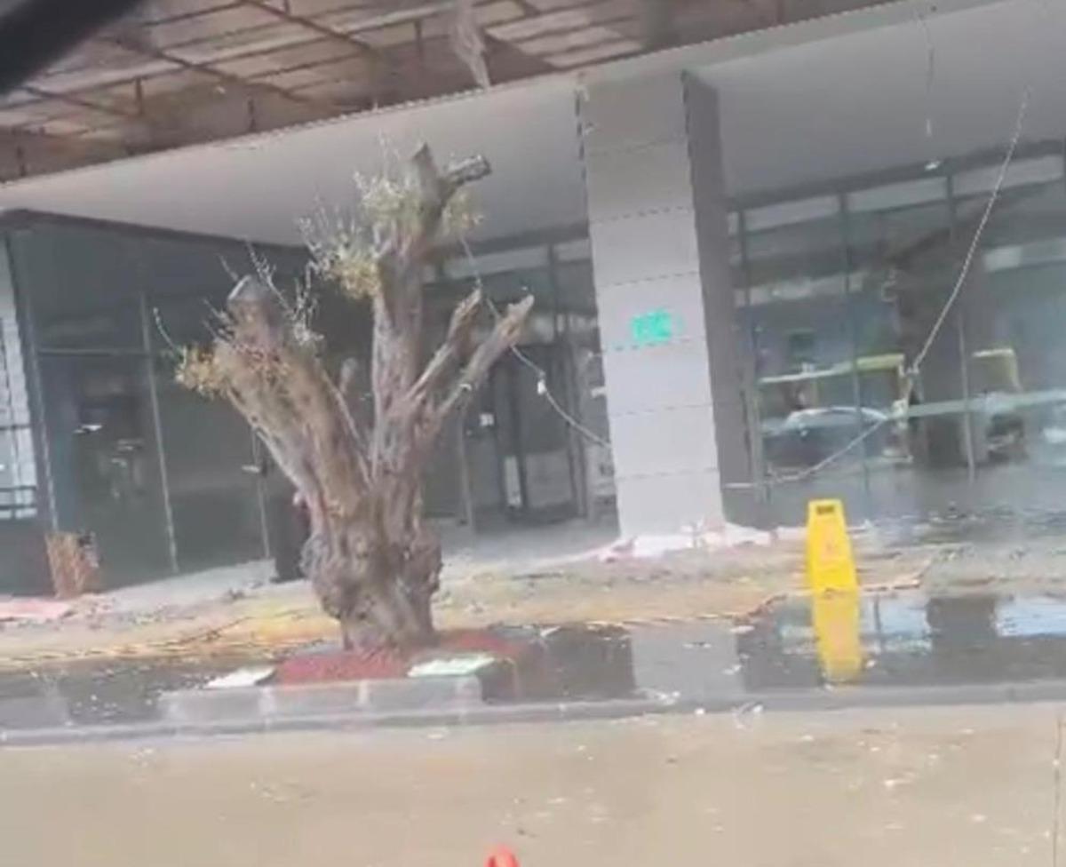 Sağanak Batman ve Mardin i vurdu! Caddeler dereye d&ouml;nd&uuml;: Vatandaşlar mahsur kaldı 2