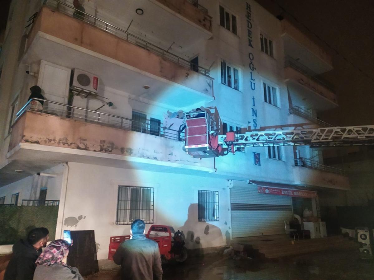 Sağanak Batman ve Mardin i vurdu! Caddeler dereye d&ouml;nd&uuml;: Vatandaşlar mahsur kaldı 5