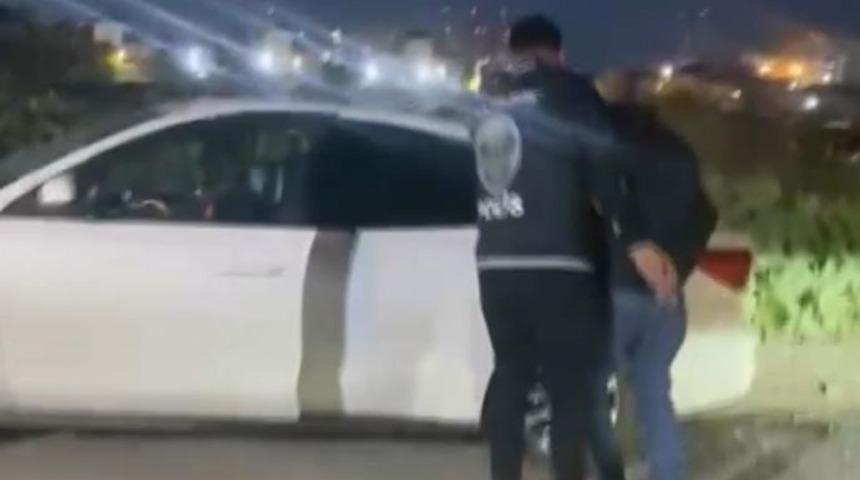 Sosyal medyada polis yeleği giyerek yayın yapan şahıs g&ouml;zaltına alındı