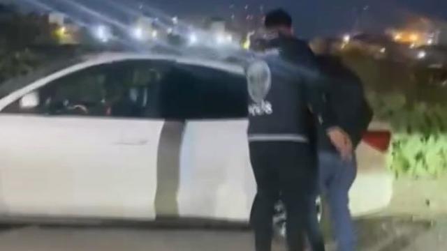 Sosyal medyada polis yeleği giyerek yayın yapan şahıs gözaltına alındı