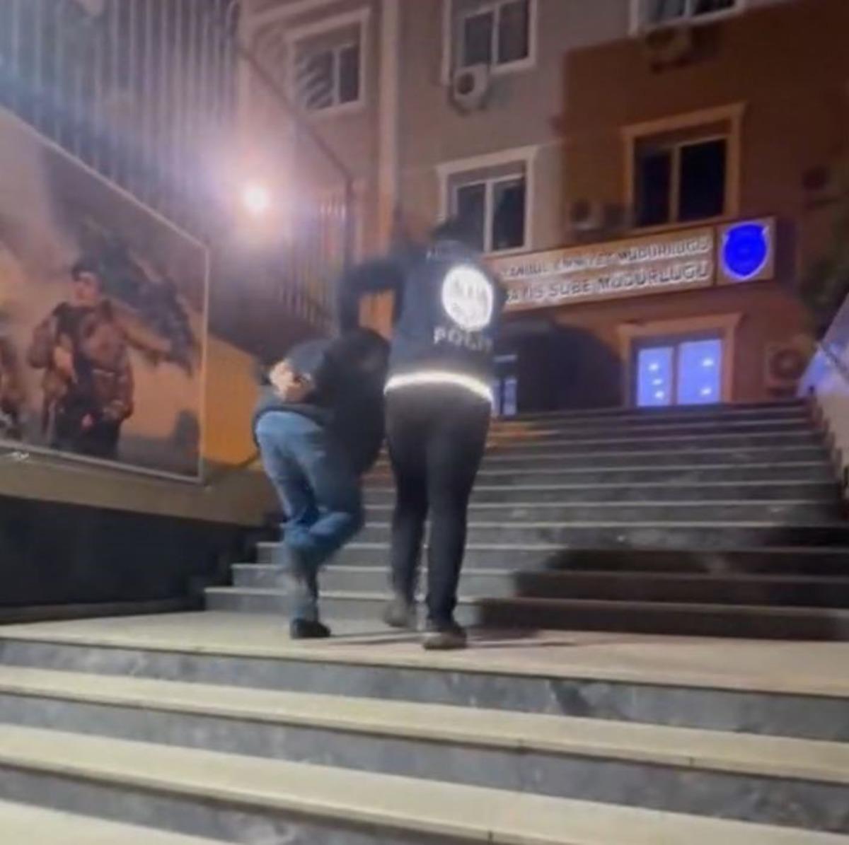 Sosyal medyada polis yeleği giyerek yayın yapan şahıs g&ouml;zaltına alındı 1