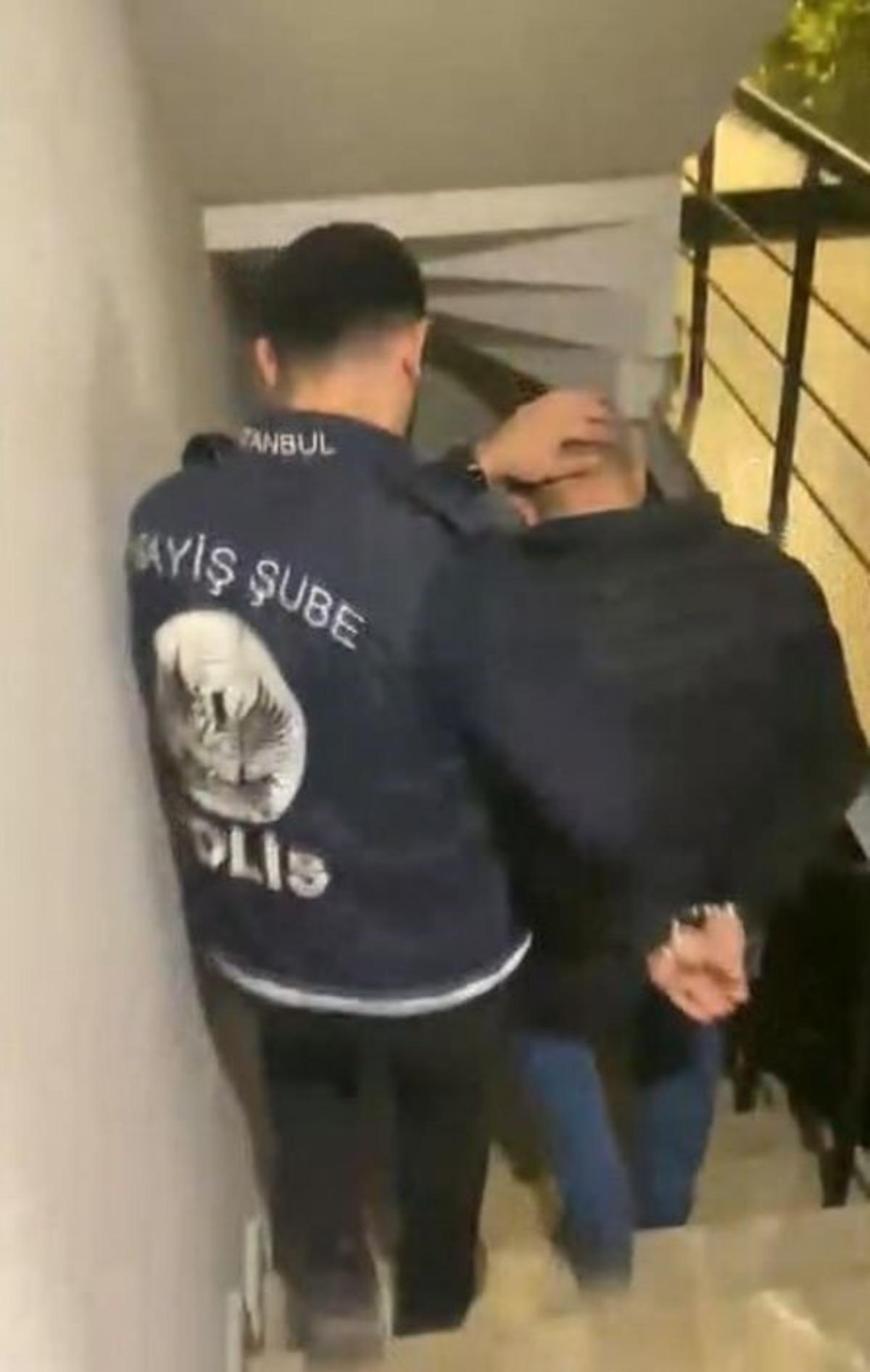 Sosyal medyada polis yeleği giyerek yayın yapan şahıs g&ouml;zaltına alındı 2