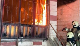 4 katlı binada yangın: 20 kişi kurtarıldı