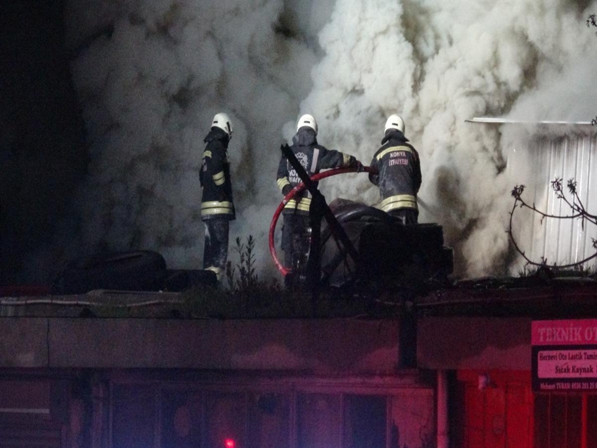 Oto elektrik&ccedil;i d&uuml;kkanında yangın: 1&rsquo;i itfaiye personeli 2 yaralı 2