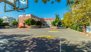 Okullarda yeni yasaklar! &Uuml;niforma zorunlu, velilere de izin verilmeyecek