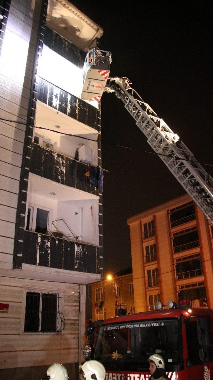 Esenyurt'ta korkutan yangın: Mahsur kalan 12 kişi kurtarıldı